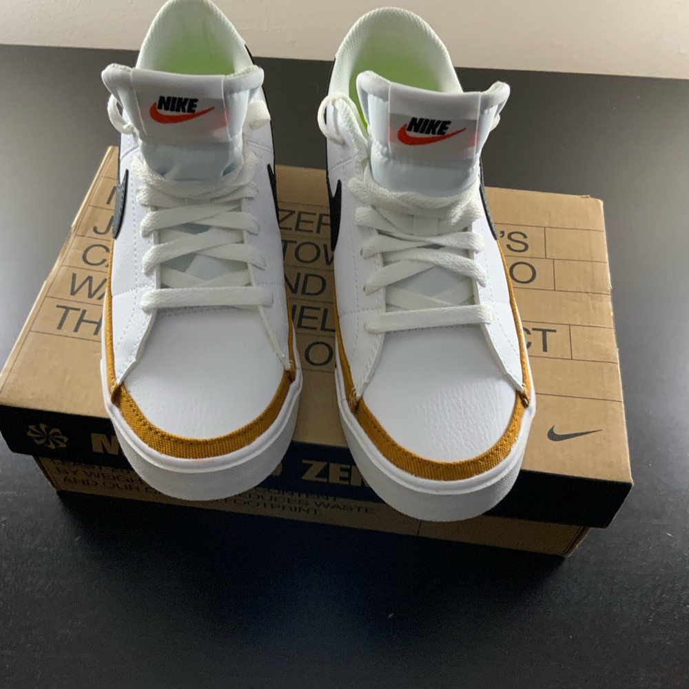 Nike women White and Tan Sneakers
Not Kids